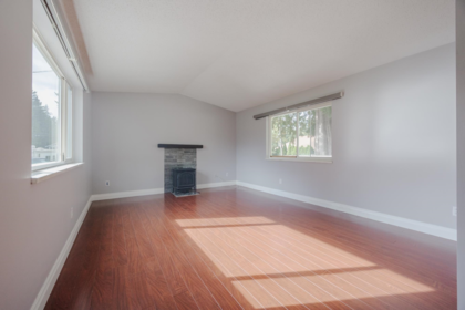 Entry Foyer Photo of 5 23205 Calvin Crescent, Maple Ridge, BC