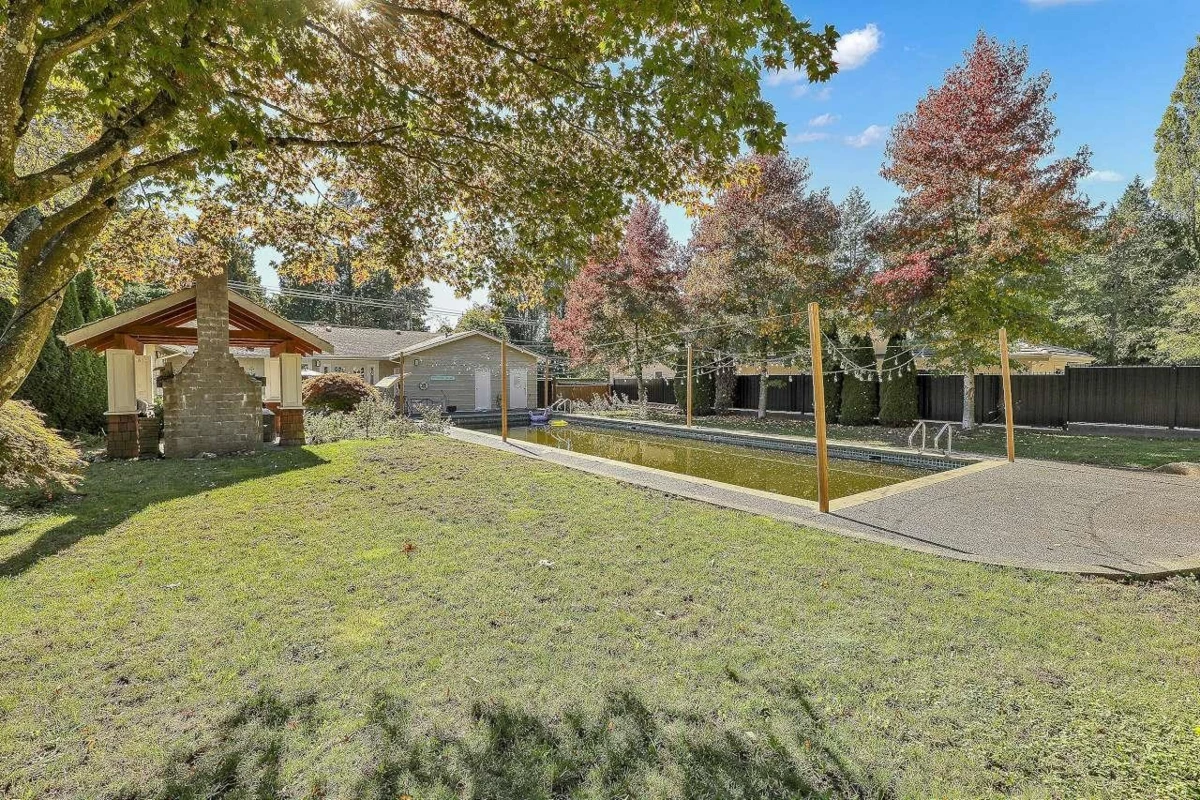 Breakfast Nook Photo of 13721 Marine Drive, Surrey, BC