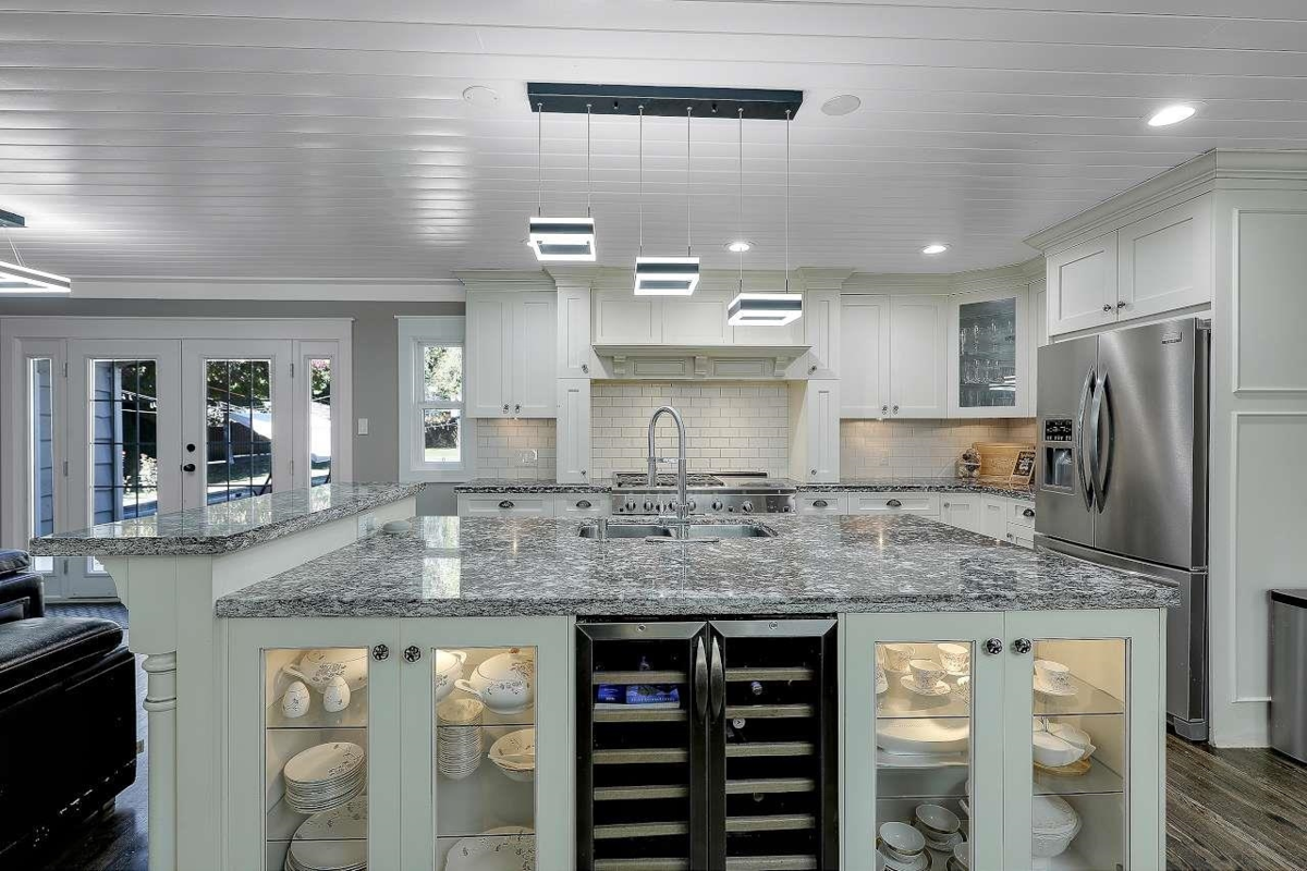 Guest Bathroom Photo of 13721 Marine Drive, Surrey, BC