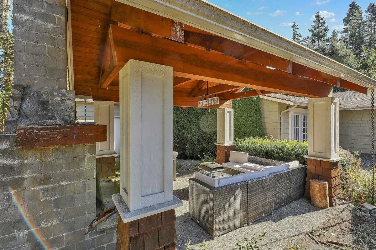 Kitchen Island Photo of 13721 Marine Drive, Surrey, BC