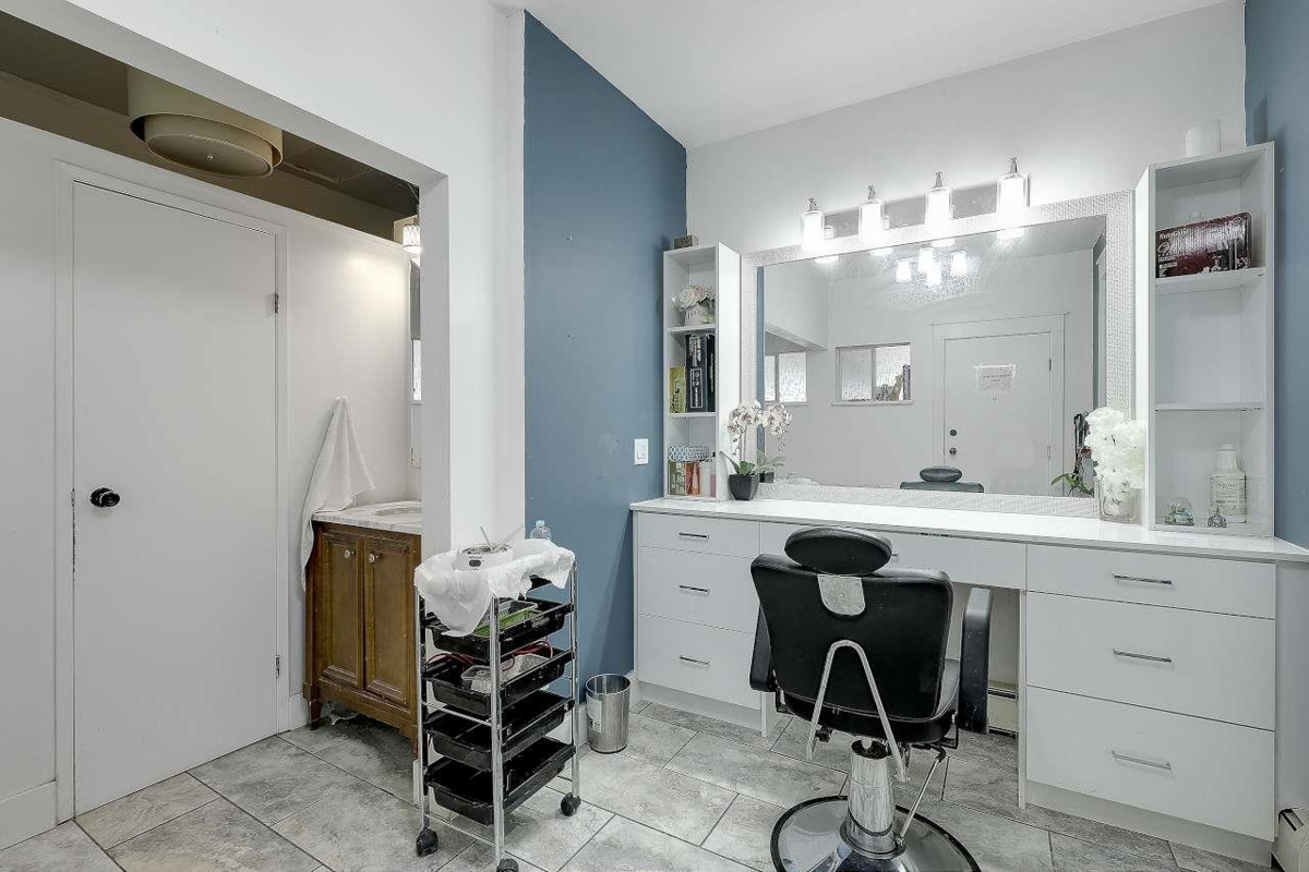 Laundry Room Photo of 13721 Marine Drive, Surrey, BC