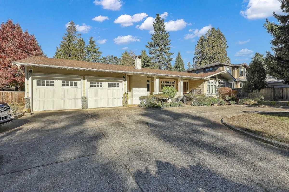 Living Room Photo of 13721 Marine Drive, Surrey, BC