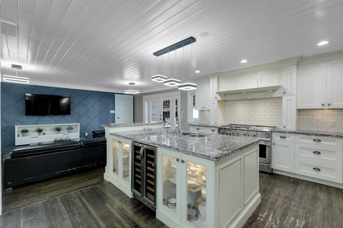 Powder Room Photo of 13721 Marine Drive, Surrey, BC