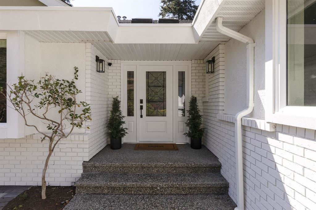 Family Room Photo of 1627 127 Street, Surrey, BC