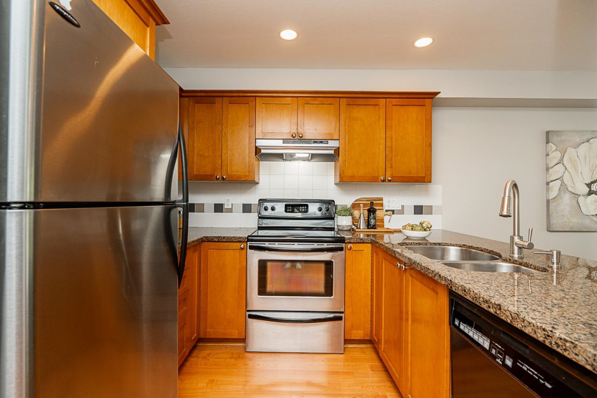 Breakfast Nook Photo of 13 6555 192a Street, Surrey, BC