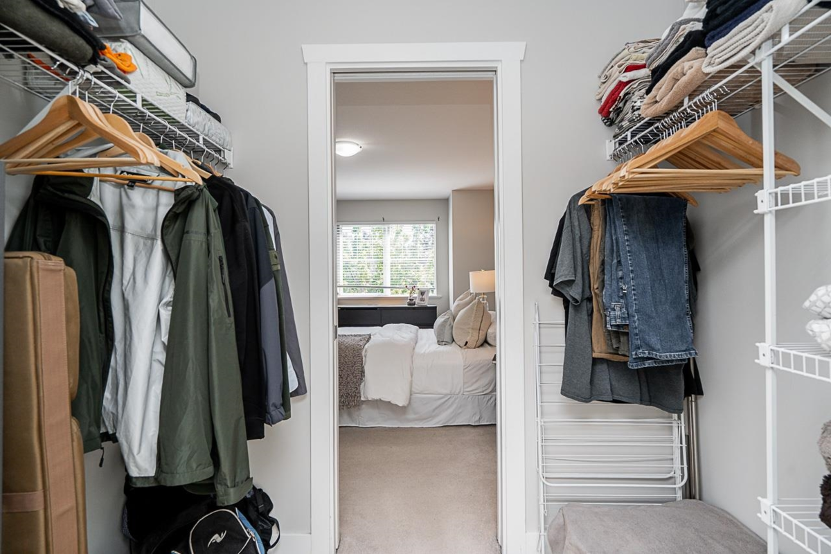 Entry Foyer Photo of 13 6555 192a Street, Surrey, BC