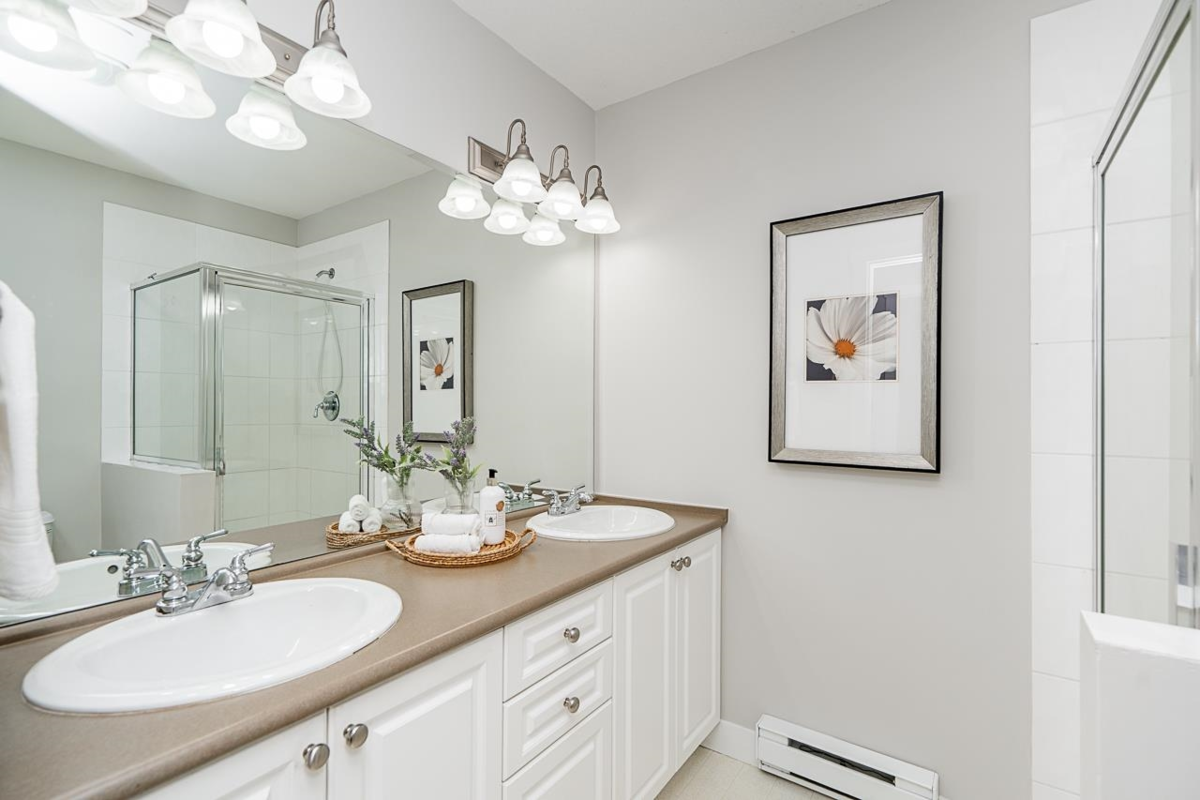 Hallway Photo of 13 6555 192a Street, Surrey, BC