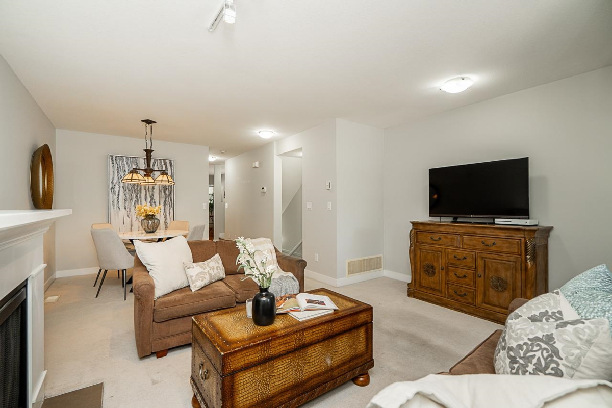 Kitchen Island Photo of 13 6555 192a Street, Surrey, BC