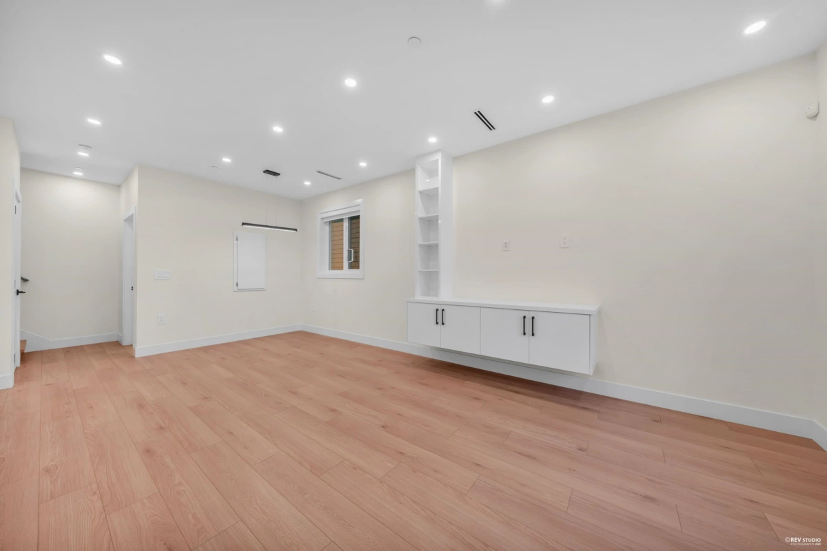 Dining Area Photo of 3 3090 Vanness Avenue, Vancouver, BC