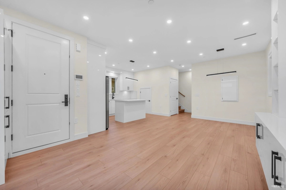 Family Room Photo of 3 3090 Vanness Avenue, Vancouver, BC