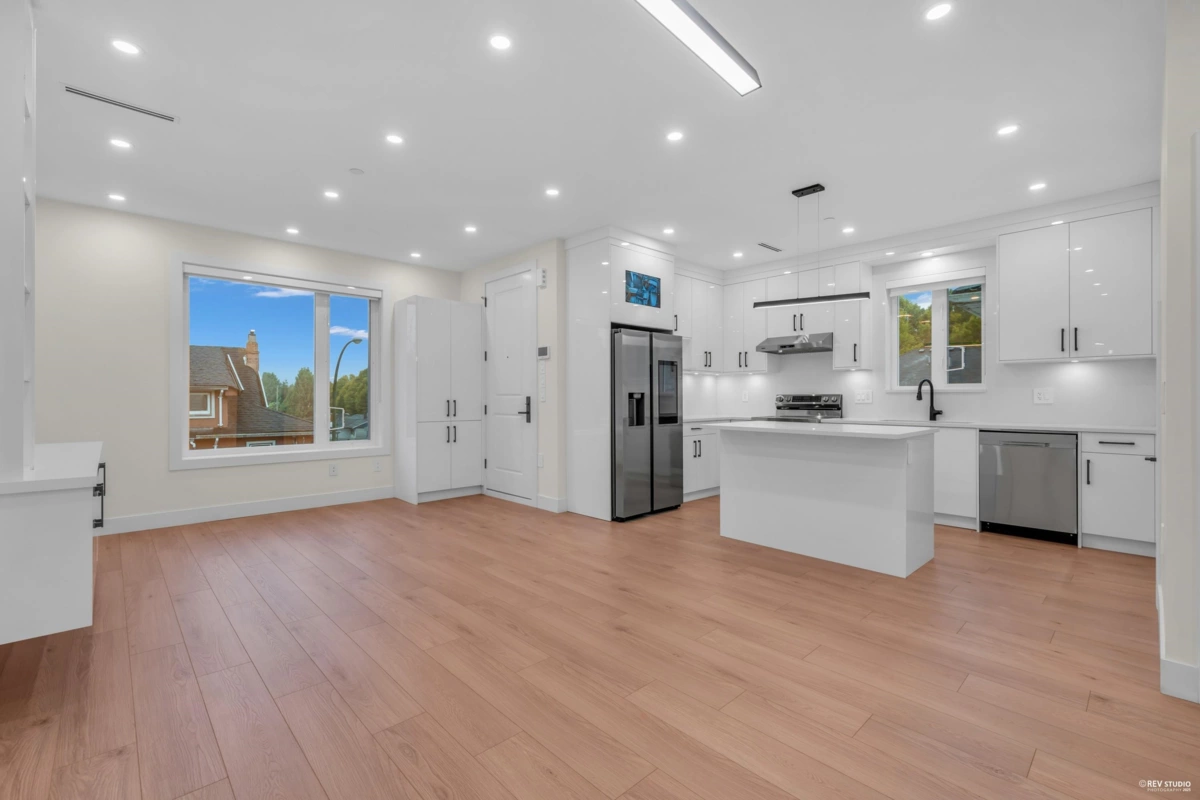 Kitchen Photo of 3 3090 Vanness Avenue, Vancouver, BC