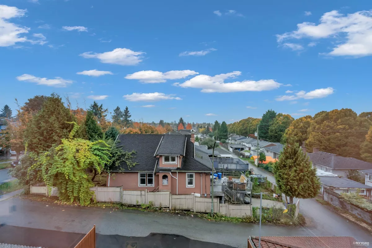 Laundry Room Photo of 3 3090 Vanness Avenue, Vancouver, BC