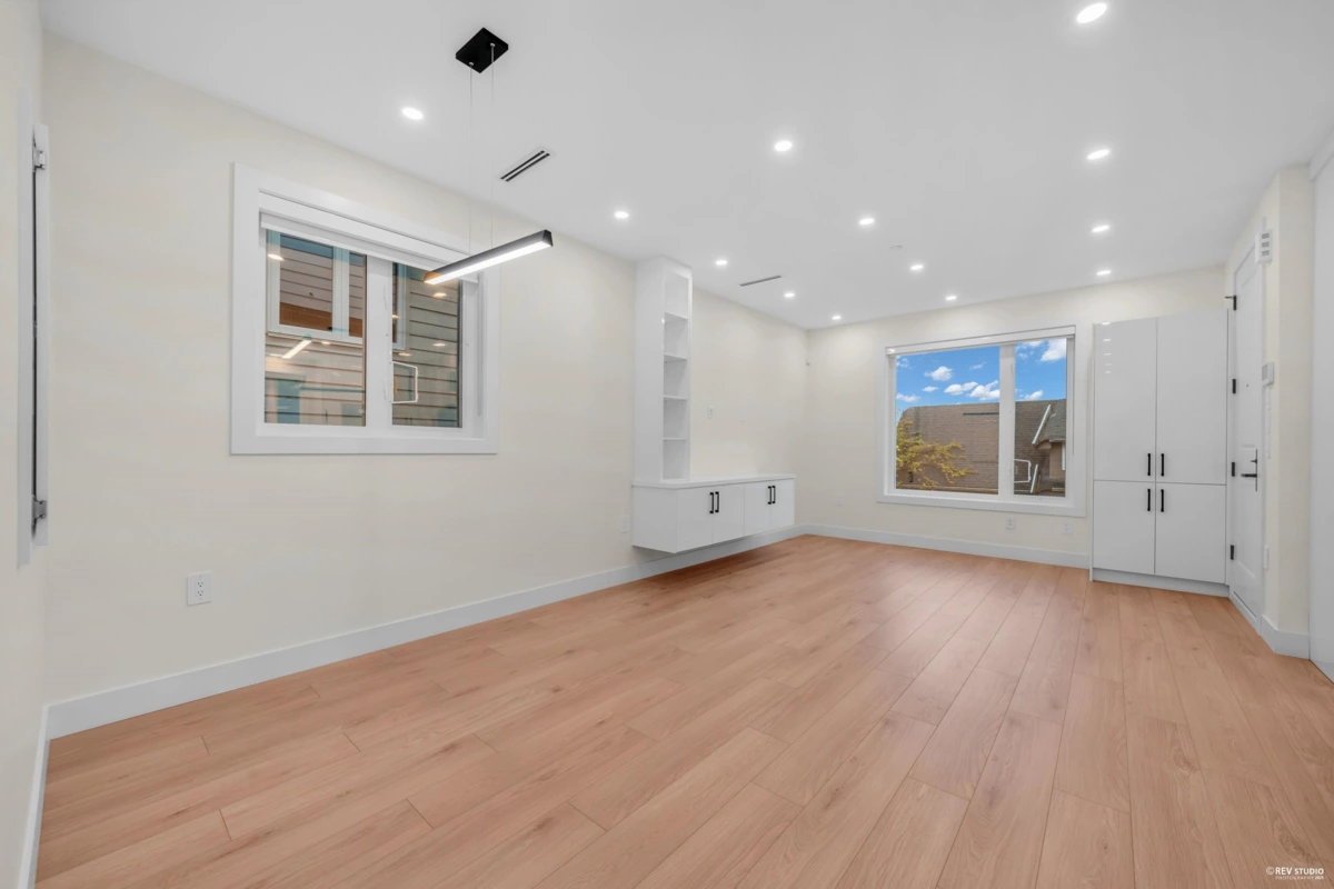 Living Room Photo of 3 3090 Vanness Avenue, Vancouver, BC