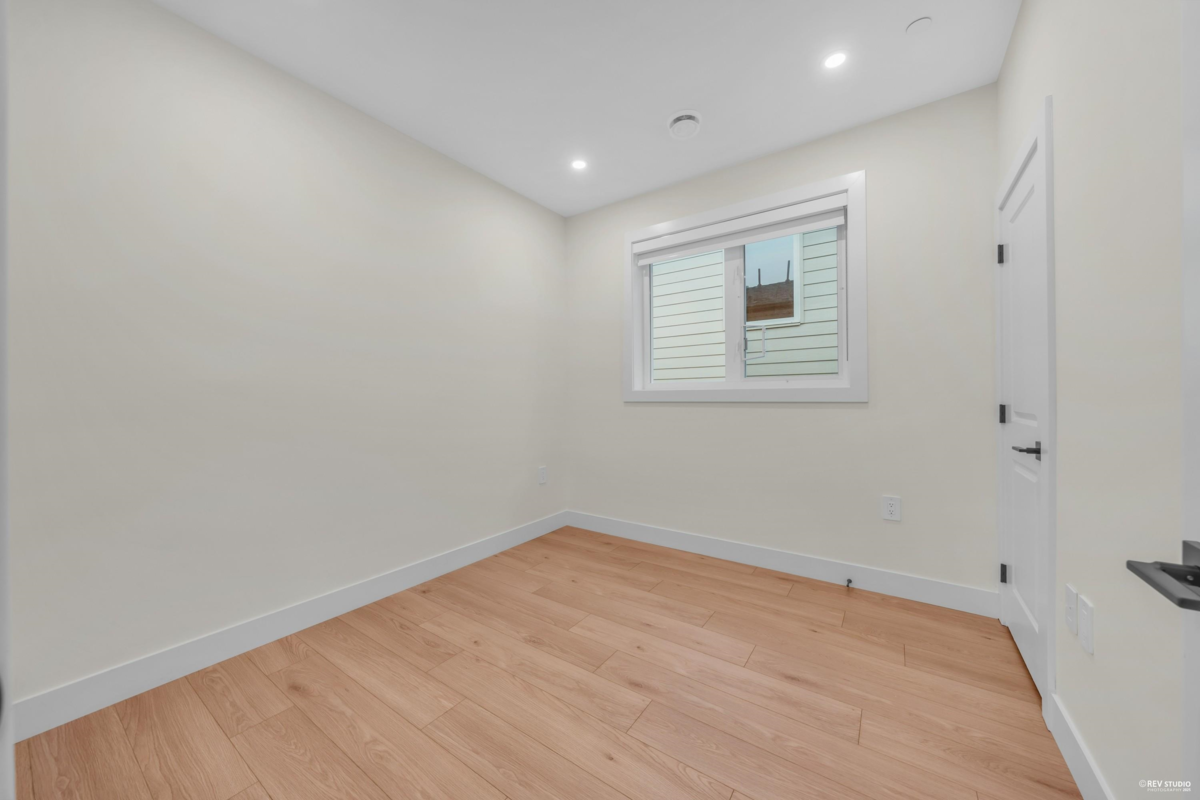 Office / Den Photo of 3 3090 Vanness Avenue, Vancouver, BC