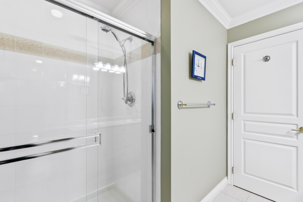 Entry Foyer Photo of 68 15055 20 Avenue, Surrey, BC