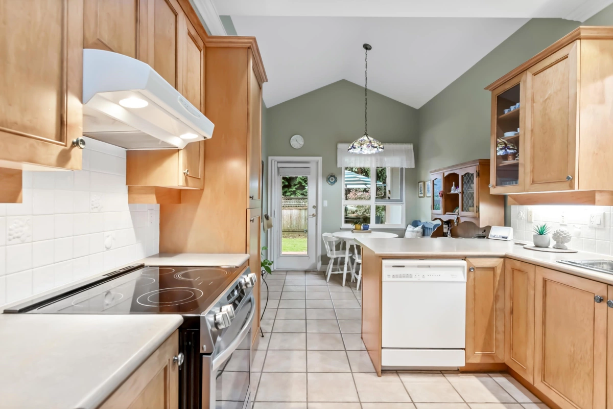 Guest Bathroom Photo of 68 15055 20 Avenue, Surrey, BC