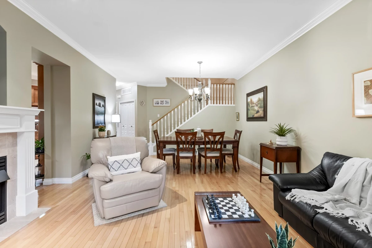 Kitchen Island Photo of 68 15055 20 Avenue, Surrey, BC