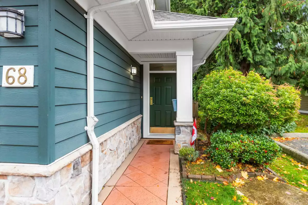 Living Room Photo of 68 15055 20 Avenue, Surrey, BC