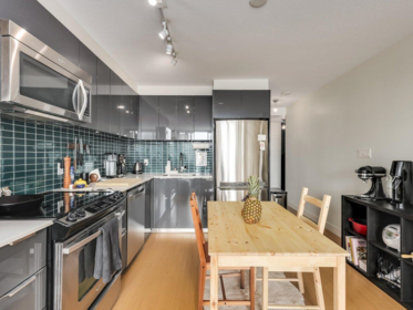 Kitchen Island Photo of 912 1325 Rolston Street, Vancouver, BC