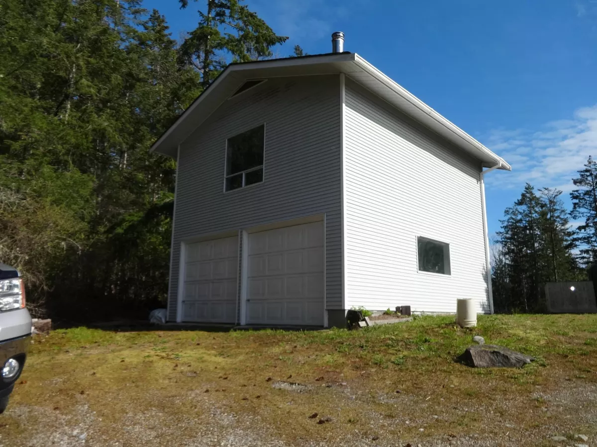 Entry Foyer Photo of 11682 Sunshine Coast Highway, Madeira Park, BC