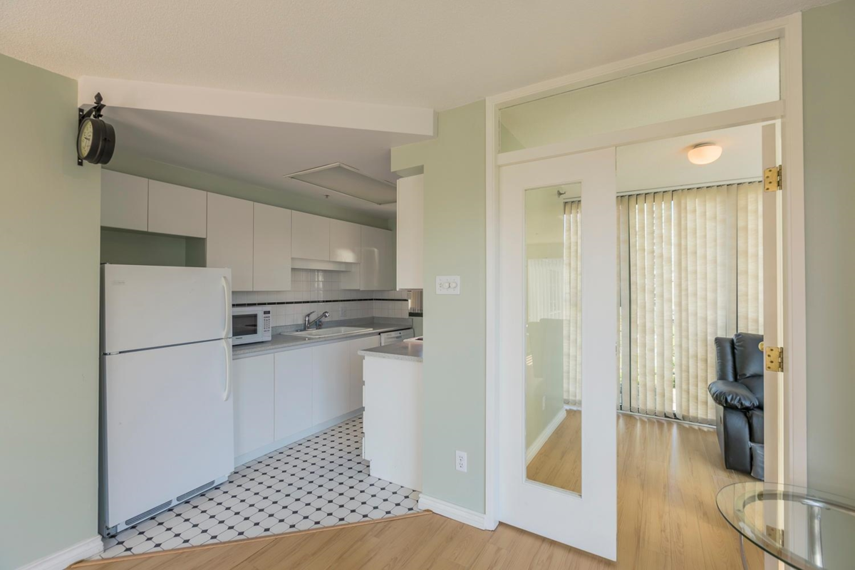 Family Room Photo of 905 1155 Homer Street, Vancouver, BC