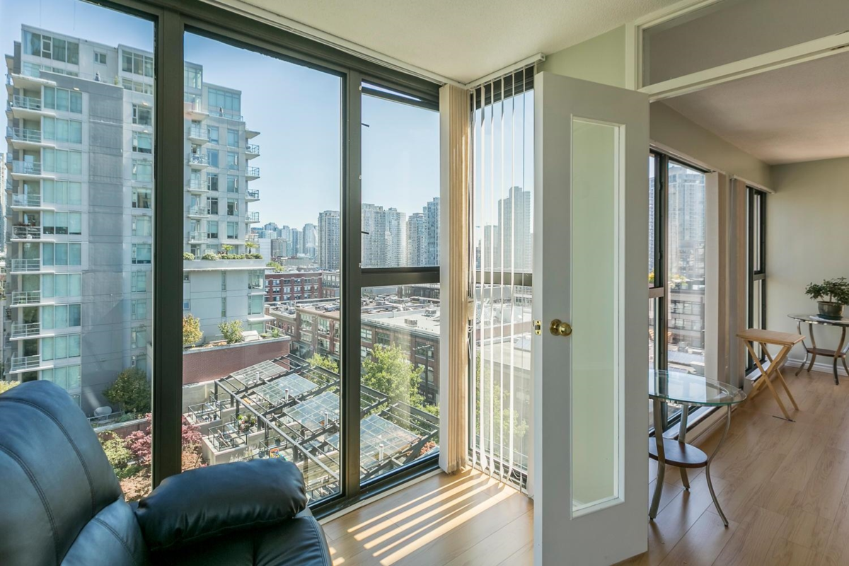Kitchen Photo of 905 1155 Homer Street, Vancouver, BC