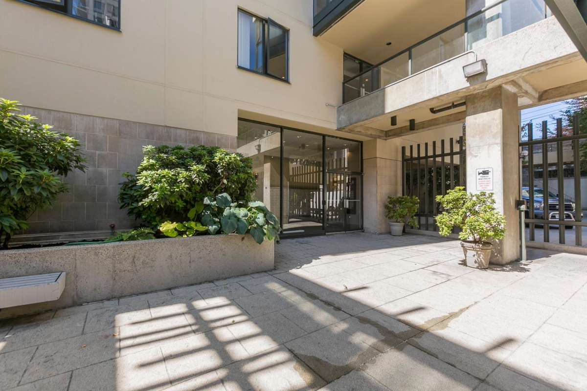 Living Room Photo of 905 1155 Homer Street, Vancouver, BC