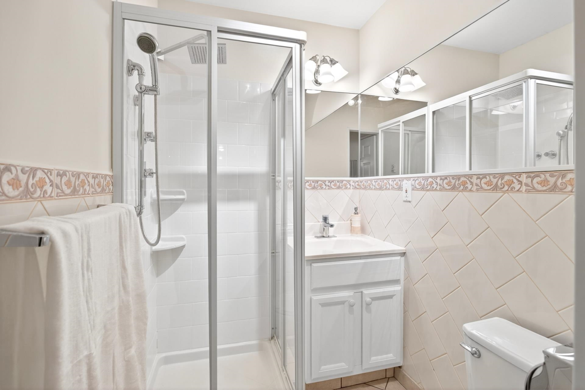 Guest Bathroom Photo of 942 Blackstock Road, Port Moody, BC