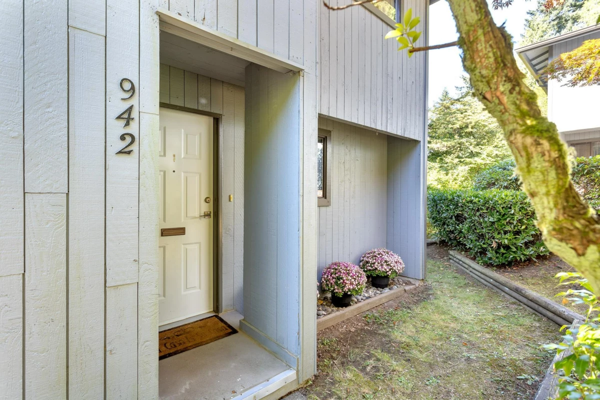 Living Room Photo of 942 Blackstock Road, Port Moody, BC