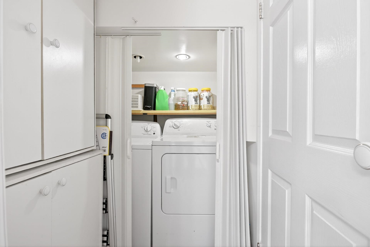 Powder Room Photo of 942 Blackstock Road, Port Moody, BC