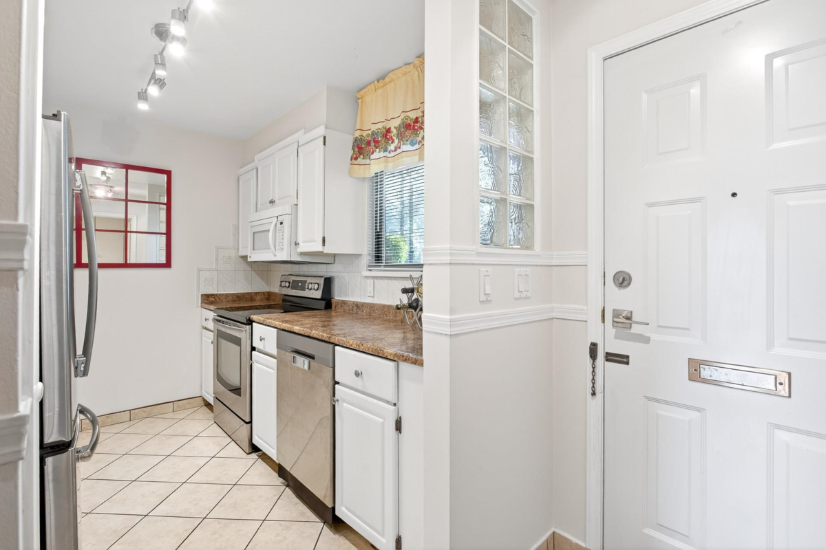 Walk-In Closet Photo of 942 Blackstock Road, Port Moody, BC