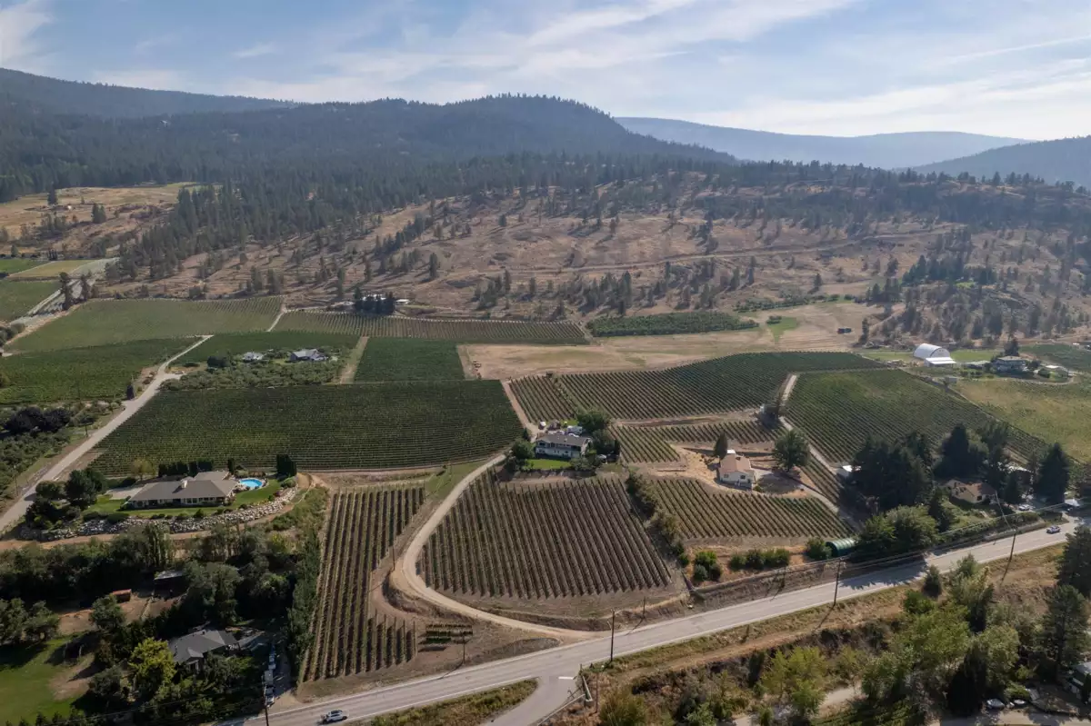Breakfast Nook Photo of 1116 Naramata Road, No City Value, BC