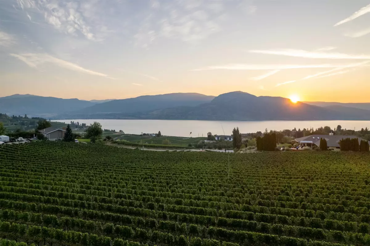 Dining Area Photo of 1116 Naramata Road, No City Value, BC