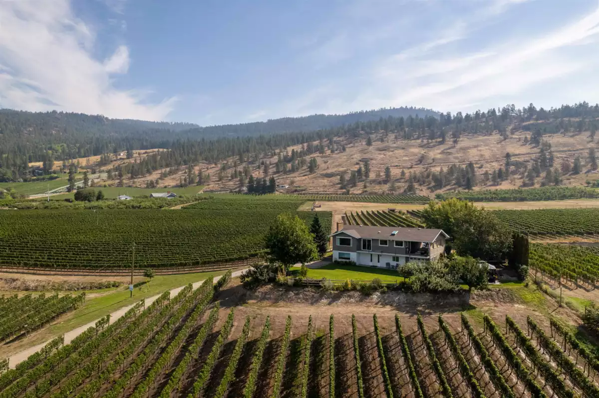 Kitchen Island Photo of 1116 Naramata Road, No City Value, BC