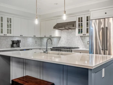 Kitchen Island Photo of 100 656 W 13th Avenue, Vancouver, BC