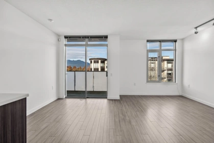 410 4310 Hastings Street, Burnaby, BC, Burnaby — Apartment/Condo for sale
