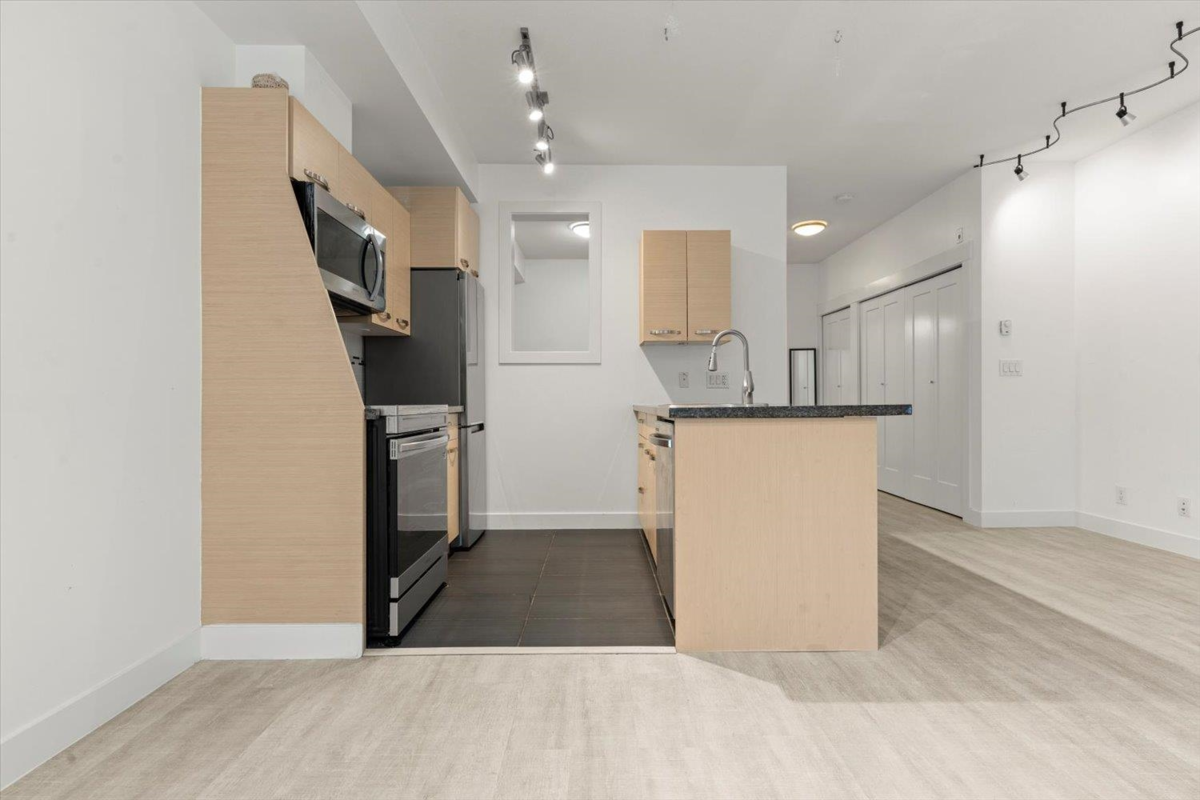 Guest Bathroom Photo of 101 33538 Marshall Road, Abbotsford, BC