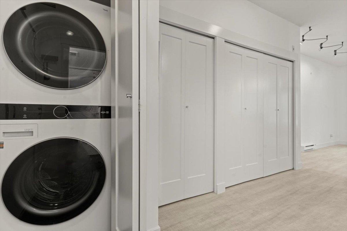 Kitchen Photo of 101 33538 Marshall Road, Abbotsford, BC