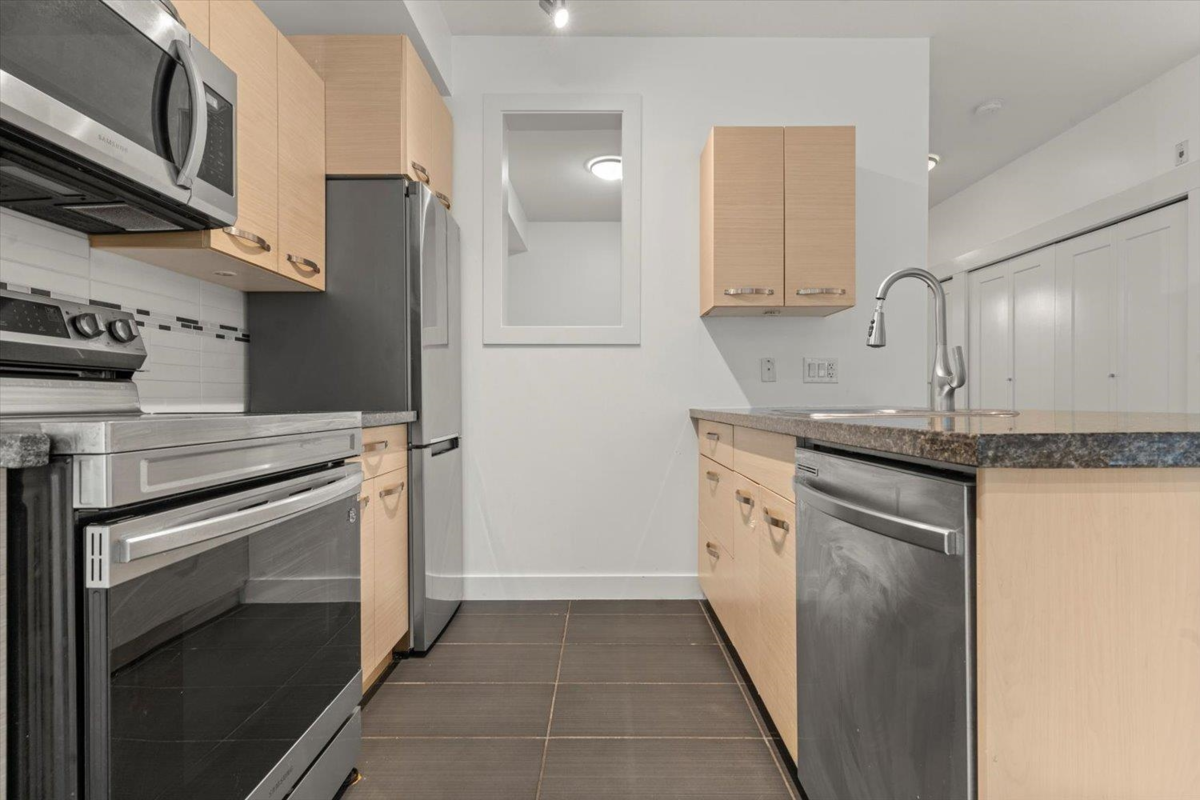 Powder Room Photo of 101 33538 Marshall Road, Abbotsford, BC