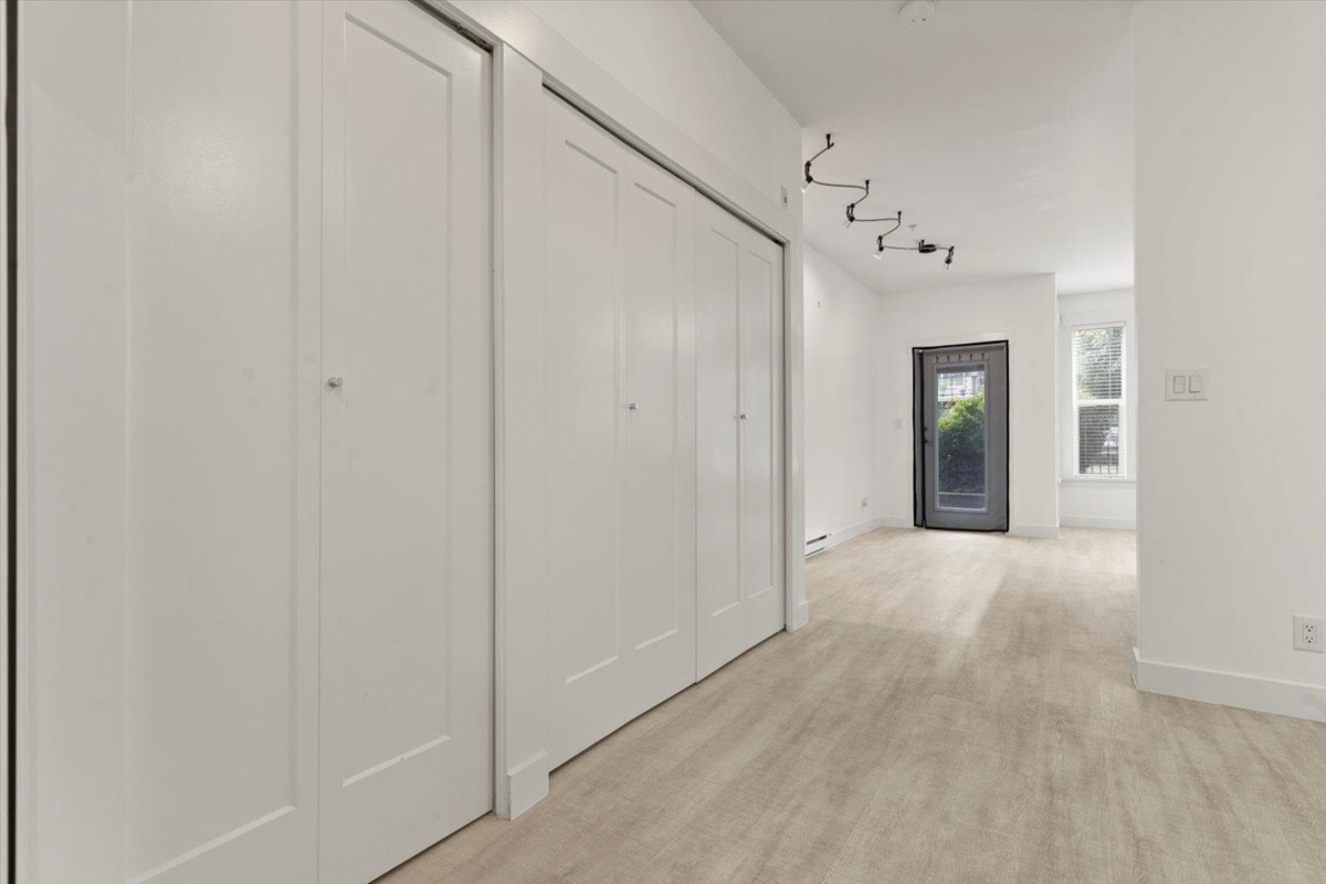 Primary Bedroom Photo of 101 33538 Marshall Road, Abbotsford, BC