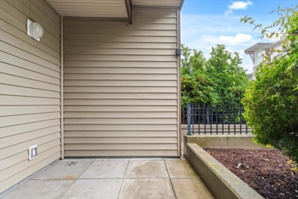 Mudroom Photo of 101 33538 Marshall Road, Abbotsford, BC