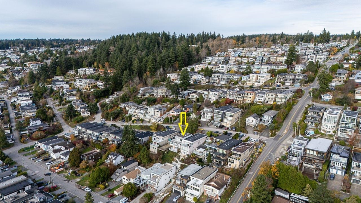 Backyard Photo of 14768 Mcdonald Avenue, White Rock, BC