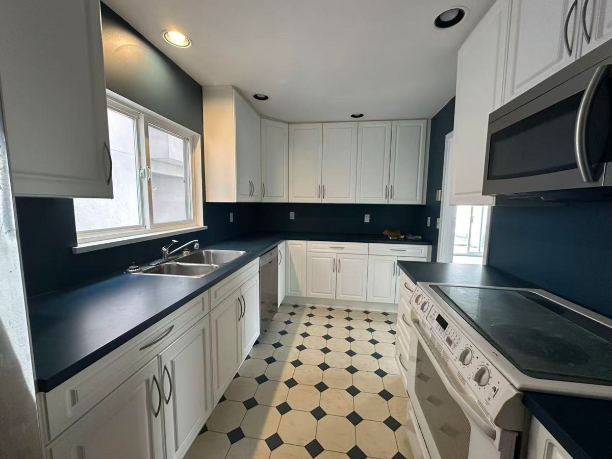 Breakfast Nook Photo of 14768 Mcdonald Avenue, White Rock, BC