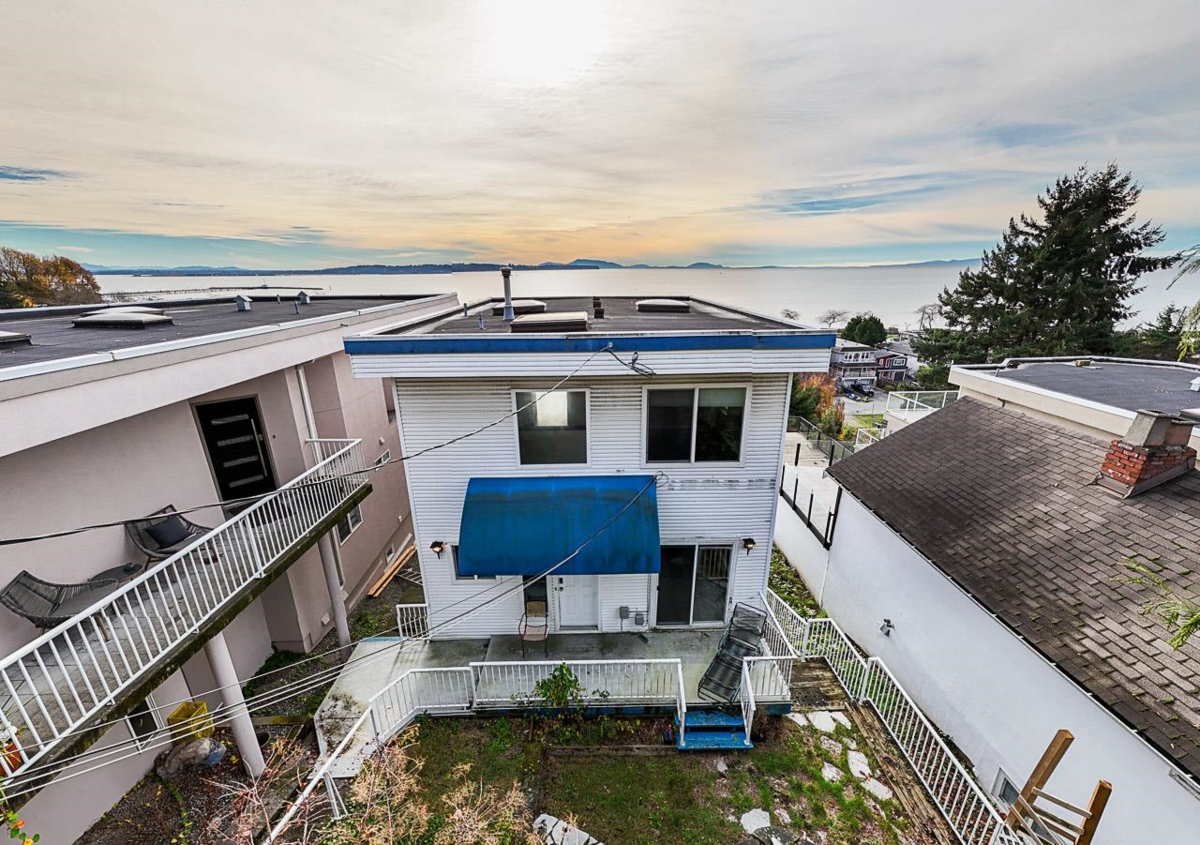 Dining Area Photo of 14768 Mcdonald Avenue, White Rock, BC