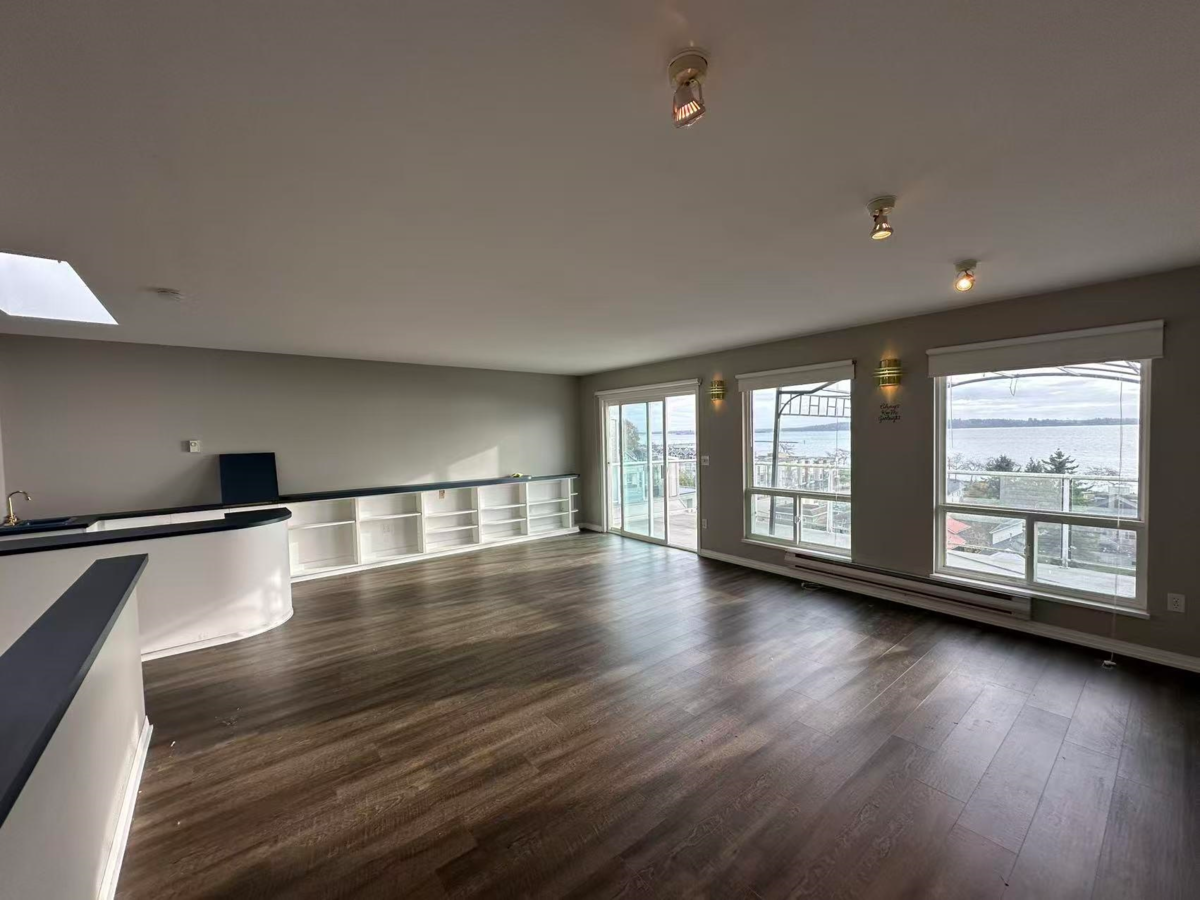 Guest Bathroom Photo of 14768 Mcdonald Avenue, White Rock, BC