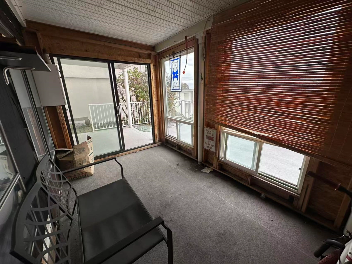 Hallway Photo of 14768 Mcdonald Avenue, White Rock, BC