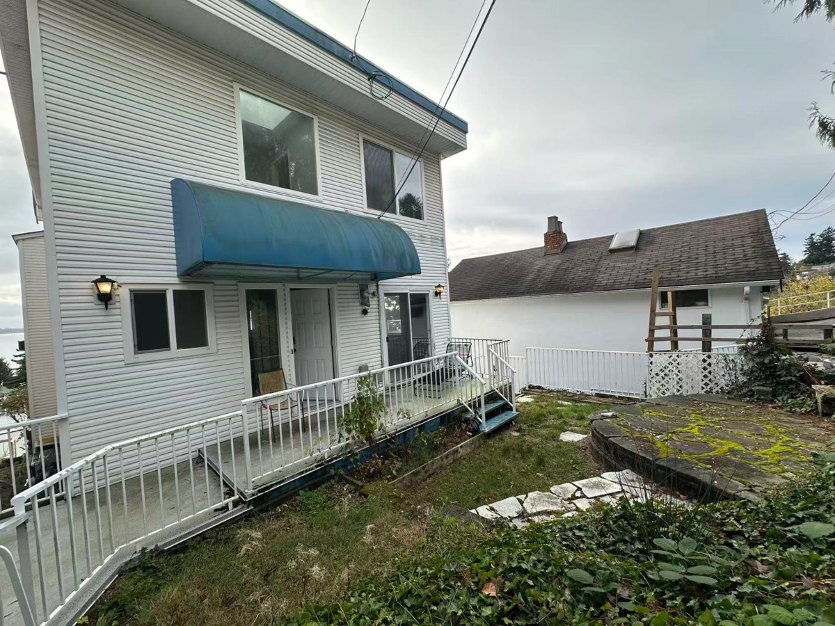 Kitchen Photo of 14768 Mcdonald Avenue, White Rock, BC