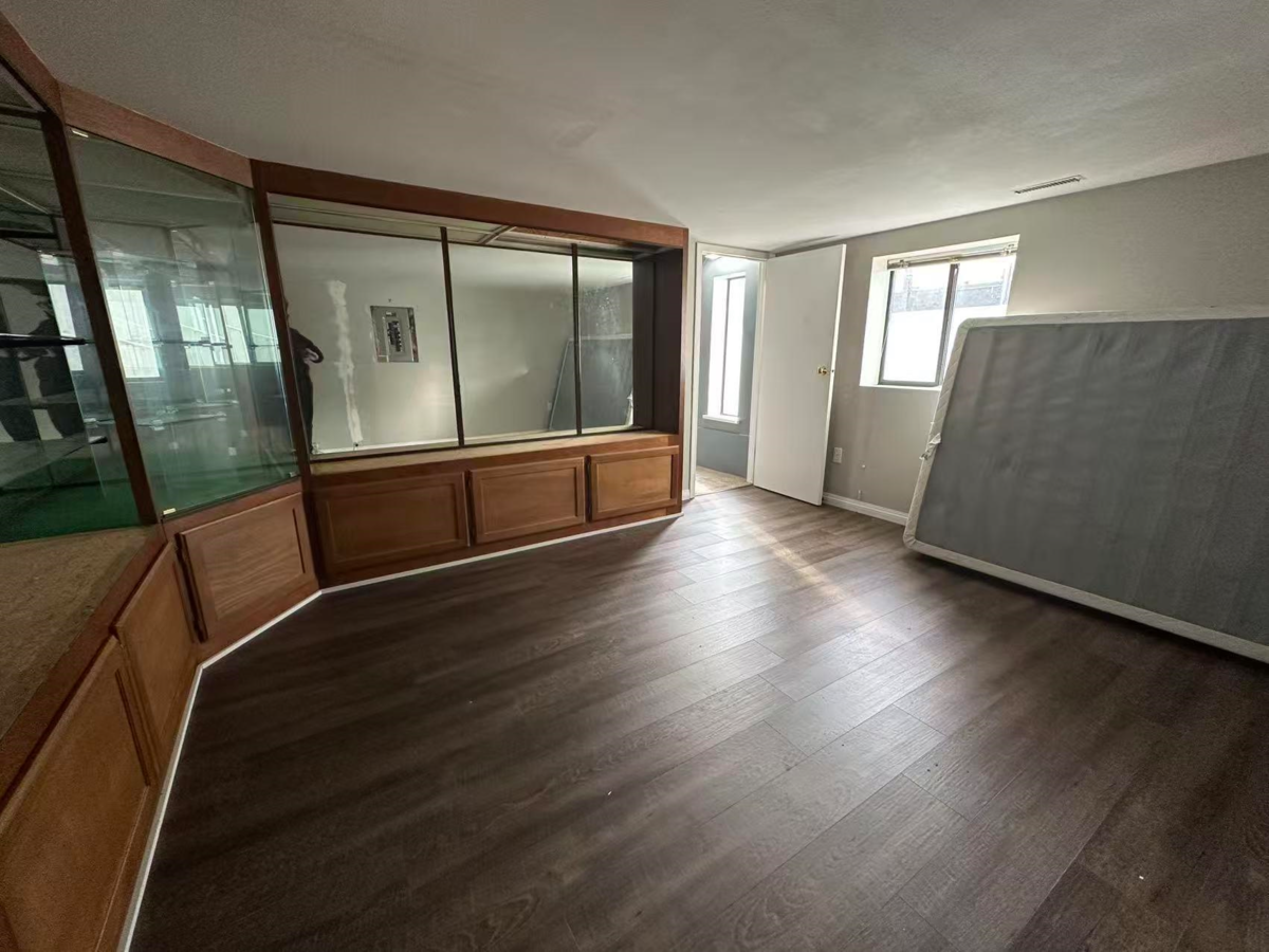 Laundry Room Photo of 14768 Mcdonald Avenue, White Rock, BC