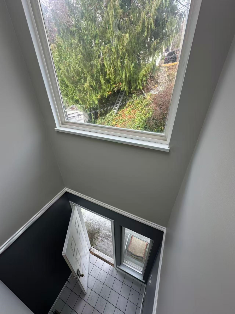 Powder Room Photo of 14768 Mcdonald Avenue, White Rock, BC