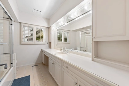 Hallway Photo of 3535 W 47th Avenue, Vancouver, BC